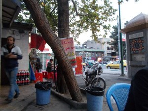 7-IR_Theran_Straße-Cafe