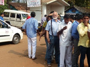 32-IN_Goa_Waterfall_Alex_Queue