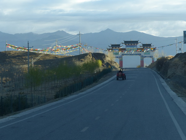 1-CH_to-Lhasa_Shigatse-aus