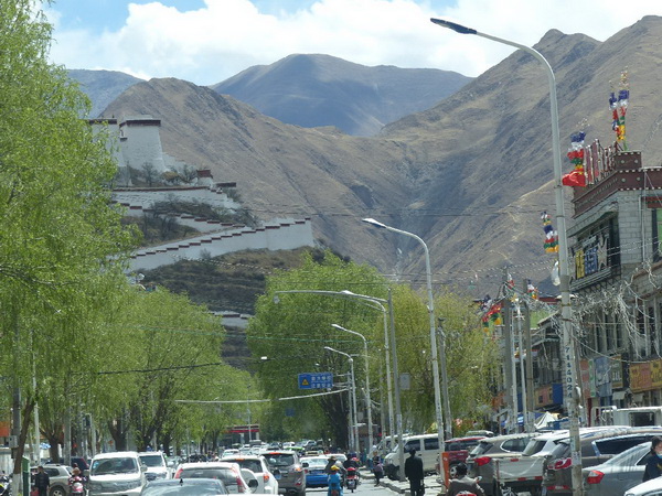 16-CH_Lhasa_Verkehr